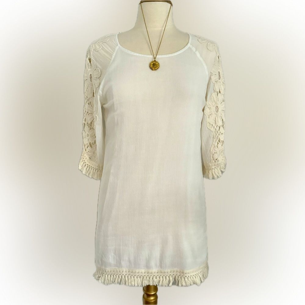 Boutique-purchased Umgee white & cream intricate fringe multi-layer dress!